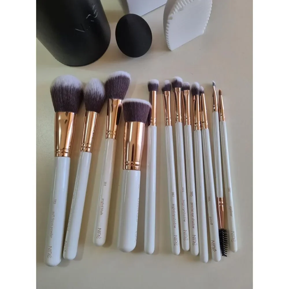 Niré Beauty 15piece White Rose Gold Makeup Brush Set & Beauty Blender With Case